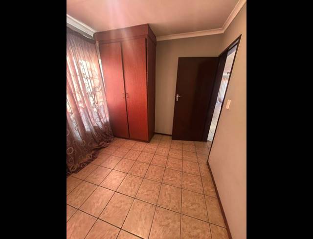 3 BEDROOM HOUSE FOR SALE IN OLIEVENHOUTBOSCH